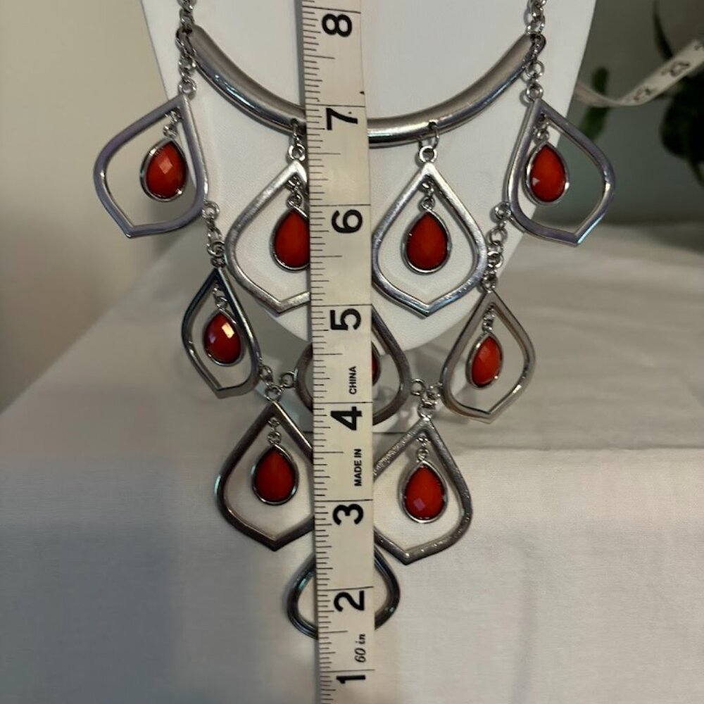 Beautiful and Unusual Red Color Necklace (21") in Silver Tone - Picture 4 of 14